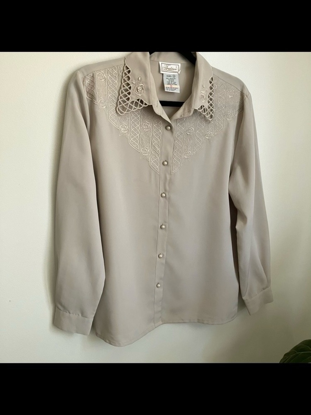 Vintage Women’s Grey/Beige Embroidered Blouse